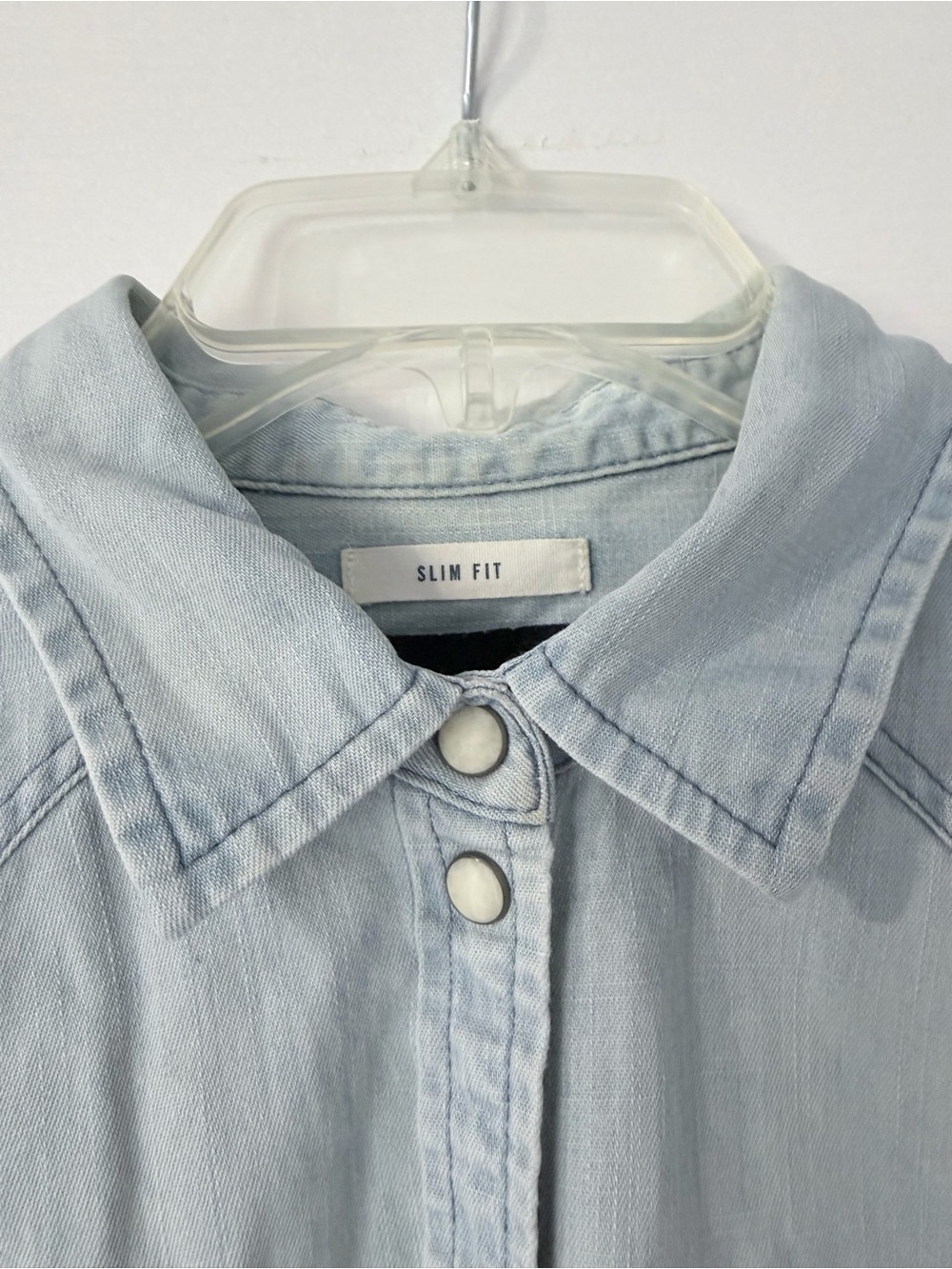 {American Eagle Outfitters} Light Wash Denim Blue Pearl Button-Down Shirt - Picture 7 of 15